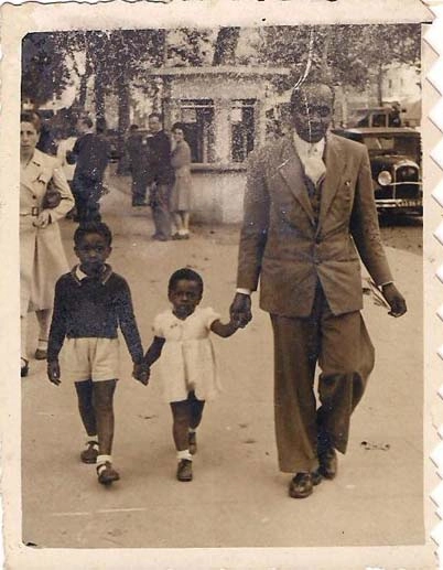 Félix Courbain niño con su abuelo en Toulouse, años 1940
