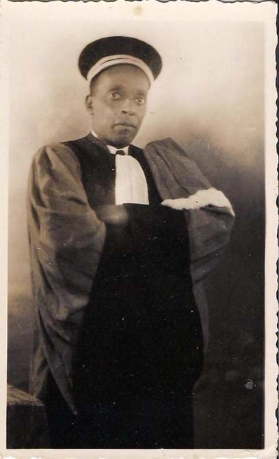 Retrato de archivo de Louis Tècle Courbain, magistrado guayanés con toga de ceremonia, años 1930